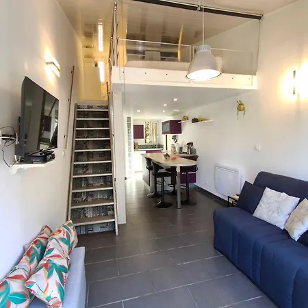 Apartman Bright With Terrace Near The *