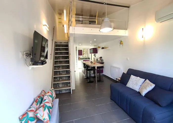 Apartment Bright With Terrace Near The *